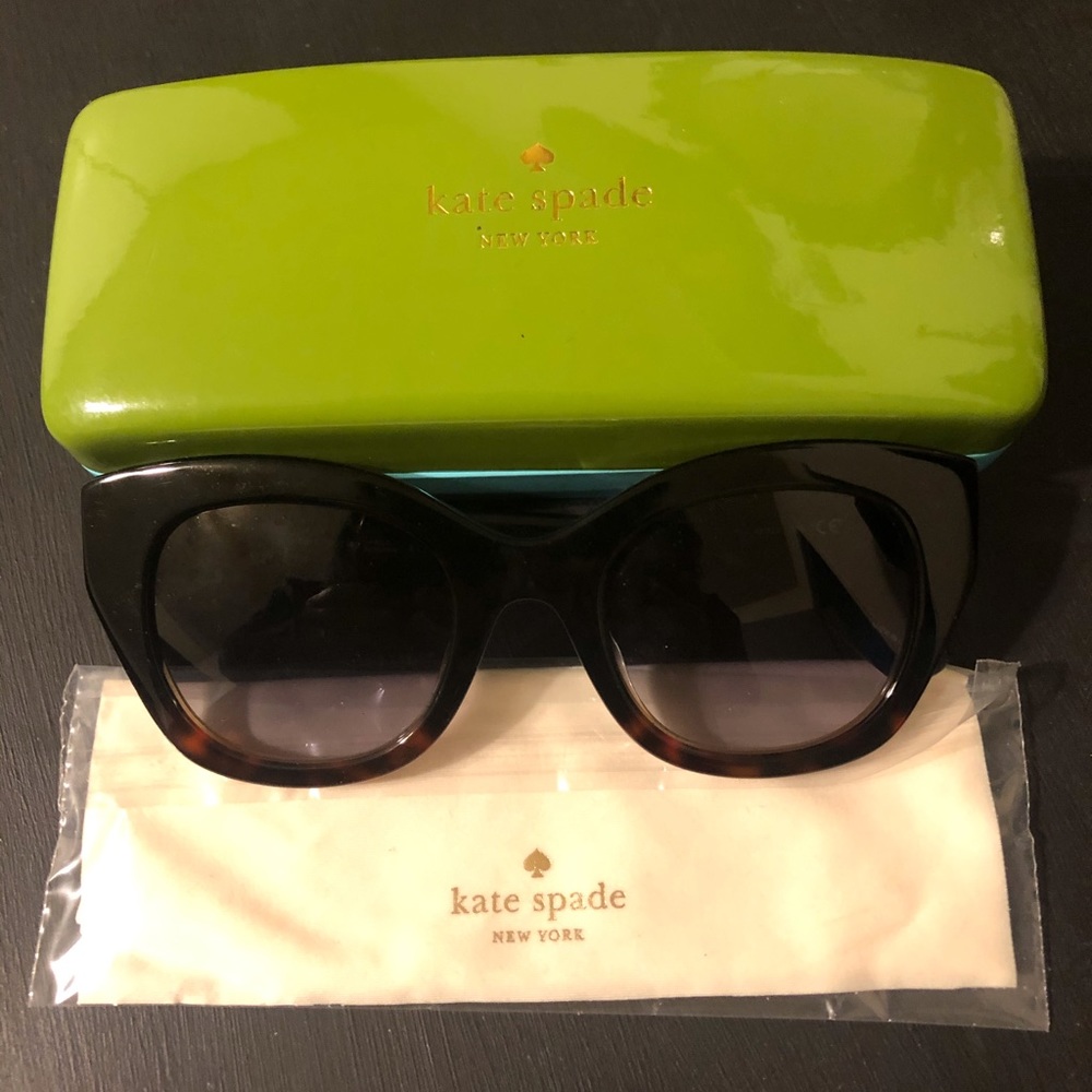 Kate Spade NY Hello Sunshine sunglasses w/case